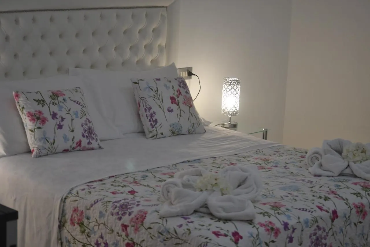 Bb La Bella Addormentata E Il Principe Calaf Bed and Breakfast Lucca Bed & Breakfast